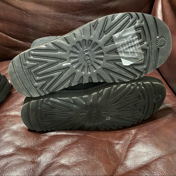 Ugg NWOBox size 7 US 38 EU - Picture 5 of 7